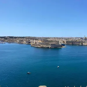 Superb 3 Bedroom In Appartement La Valette